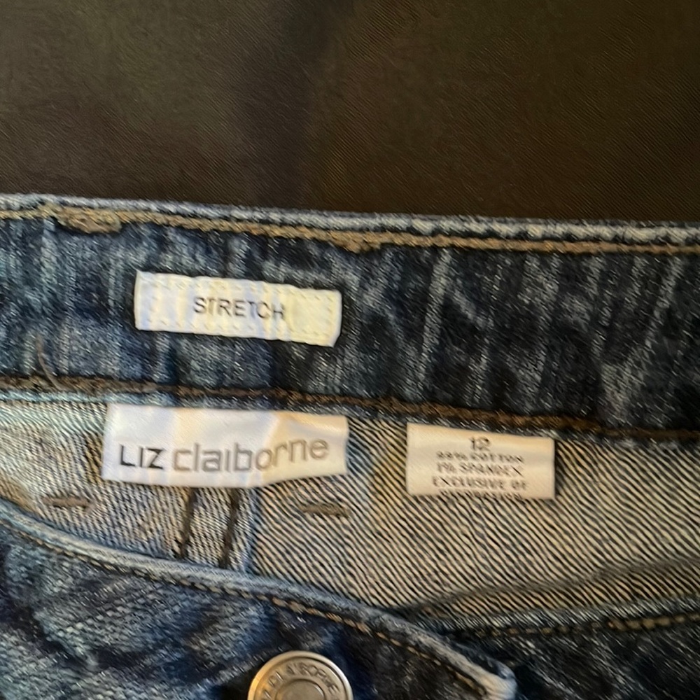 Liz Claiborne dark wash capris size 12